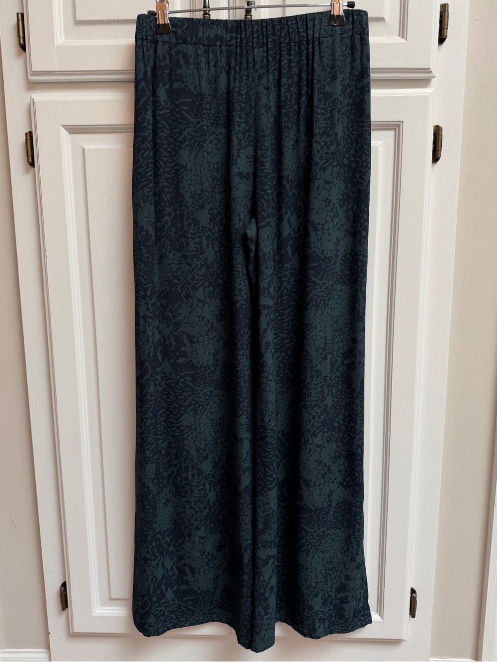 The Kit Wide Leg Billie Pants in Navy Blue & Green Abstract Print Size Small